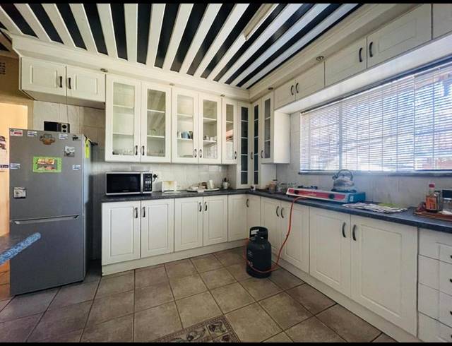 4 BEDROOM HOUSE FOR SALE IN DUNNOTTAR